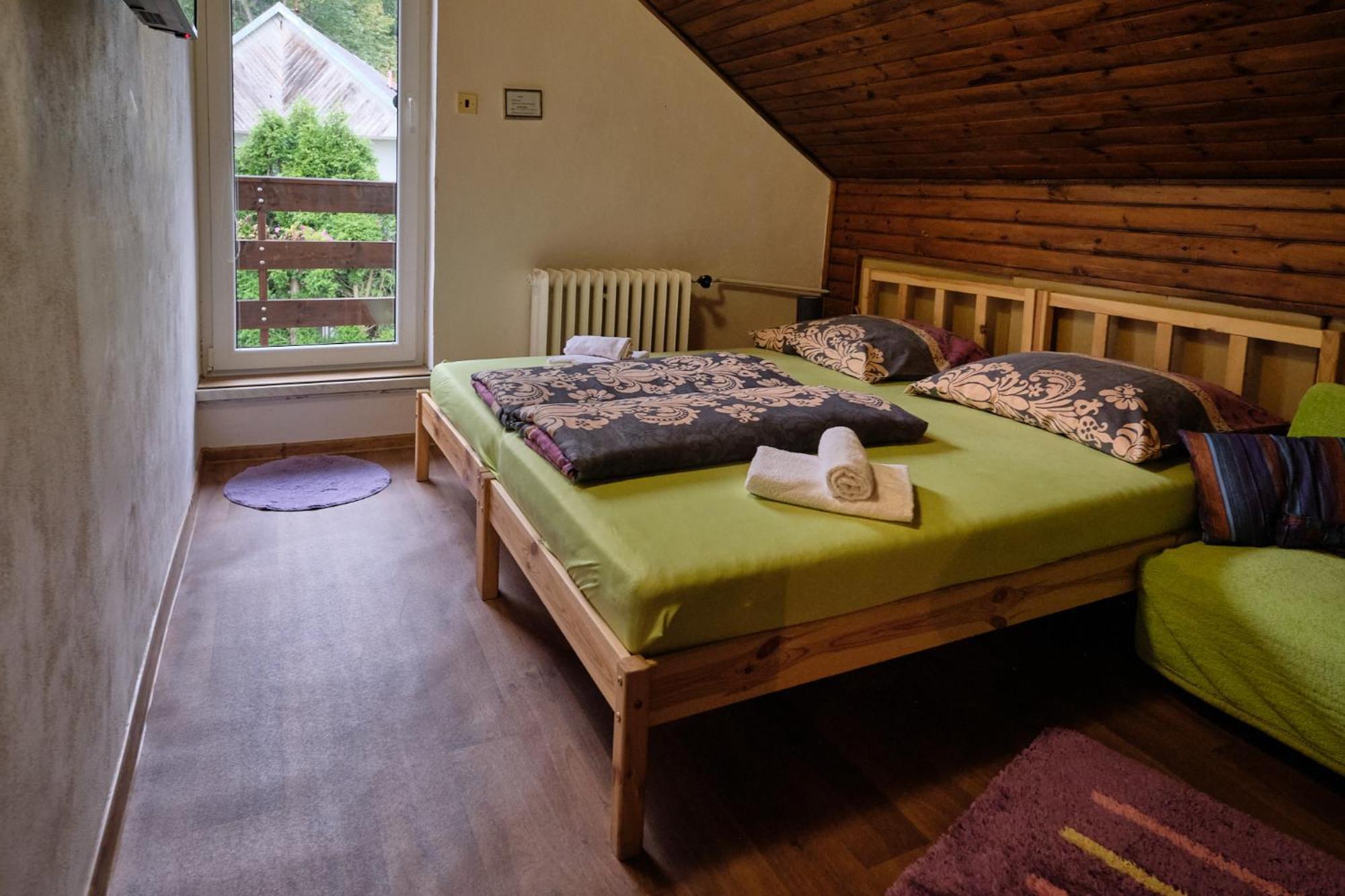 Penzion u krbu Hotel Loket Bagian luar foto